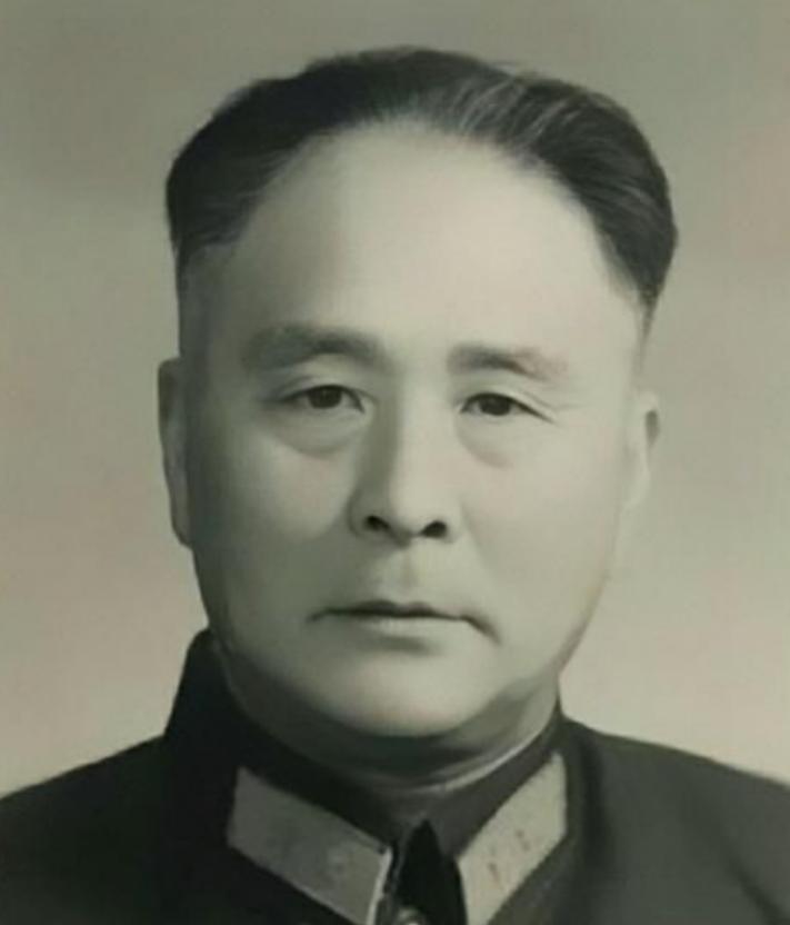 36年红军团长被战友掩埋后被老大娘剪去烂肉丝瓜络成救命药