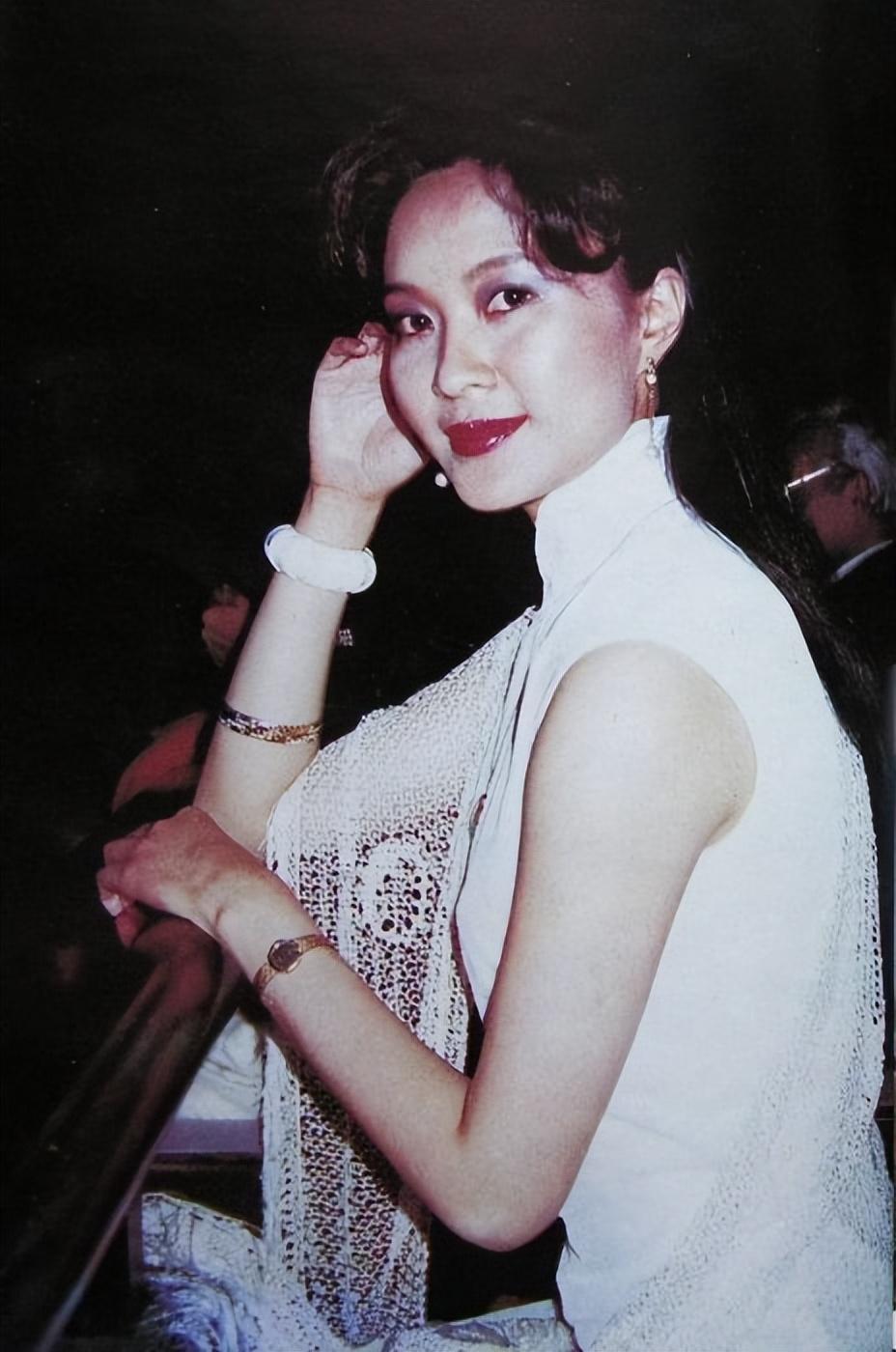 班花方舒60岁照片曝光满脸沧桑判若两人失败婚姻是她一生的痛