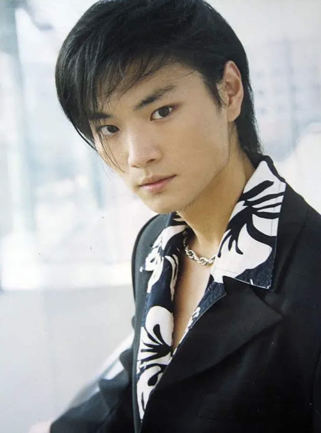 回顾演员赵鸿飞因一篇文章退圈消失了10年观众依旧盼他出现