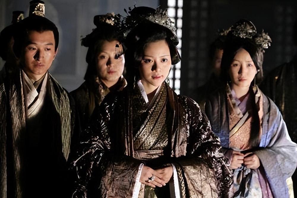 对于霍家的致命缺点,刘病已看得到,霍家自然也看得到.