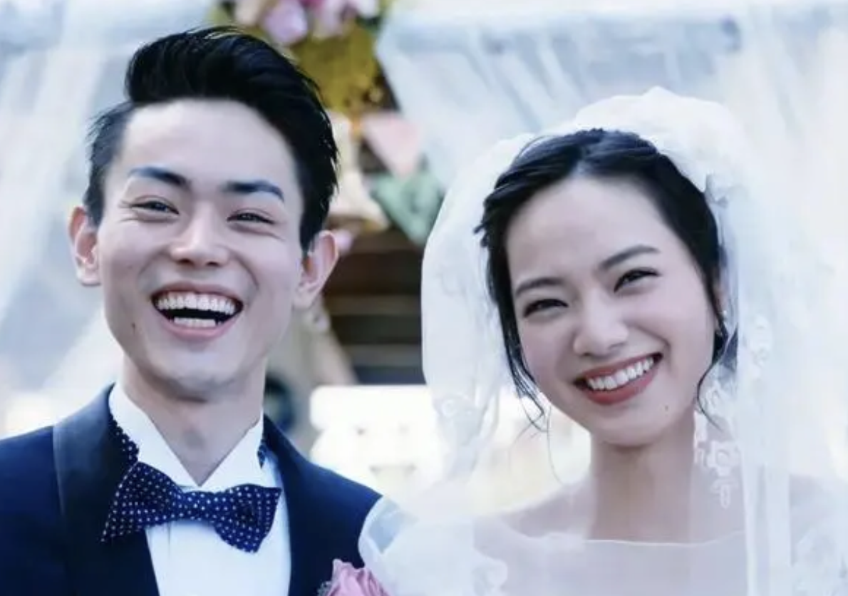 菅田将晖久违现身结婚两年来略显成熟是否经历了沧桑