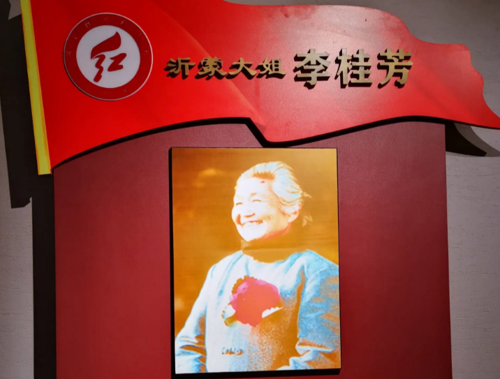 然而事实上,沂蒙"红嫂"的故事远不止这一件,战争年代看似柔弱的她们