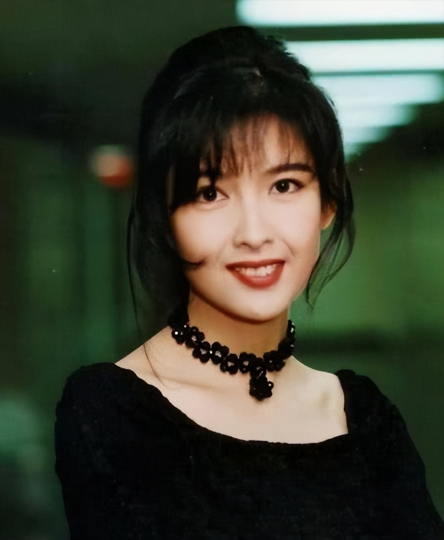 被称为香港玉女怕变老不晒太阳不生子今53岁美的捏出水