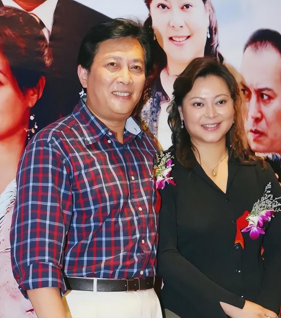 在事业的上升期,唐国强遇到了他的第一任妻子孙涛.