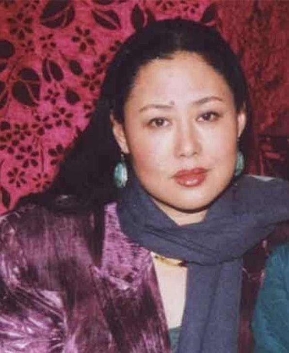 回顾结三次婚为丈夫放弃国籍丈夫去世独留异乡的她怎样了