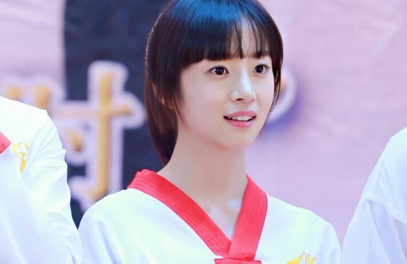 可不知为什么,当与她合作过《旋风少女》的杨洋等人的知名度在电视剧