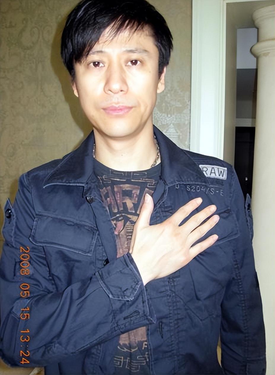 回顾解晓东:这辈子爱的女人就是妈妈和妻子,我是她们的润滑剂