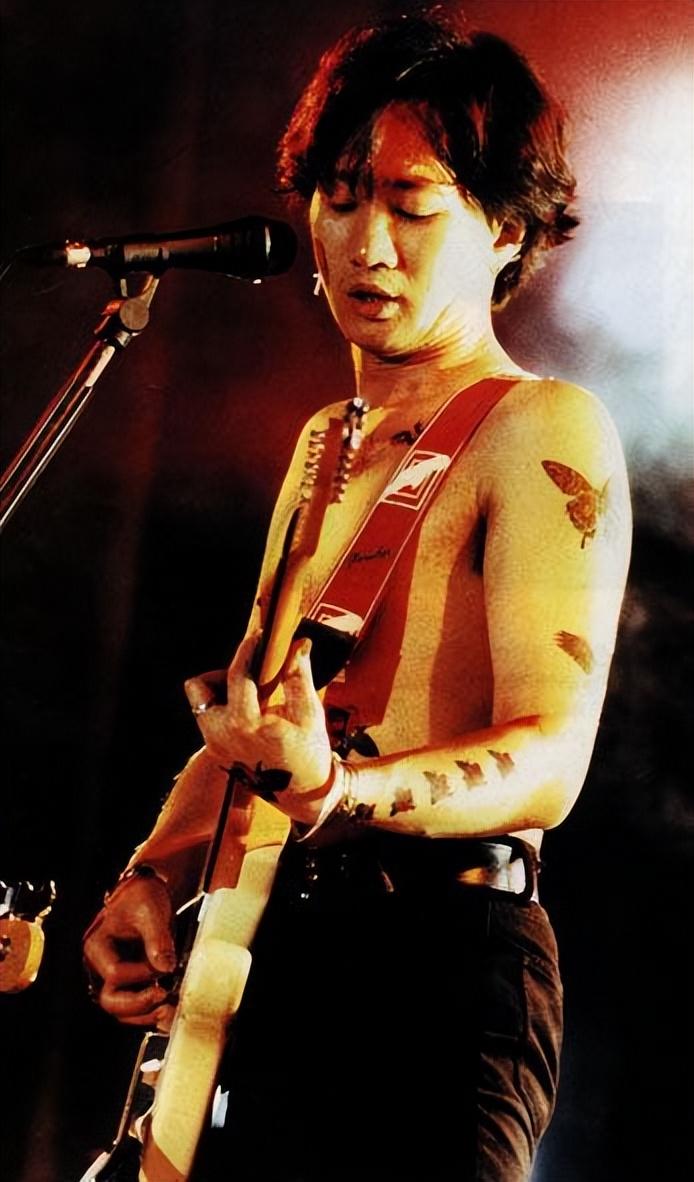 黄家驹不幸离世她选择终身不嫁求婚戒指一直戴了27年
