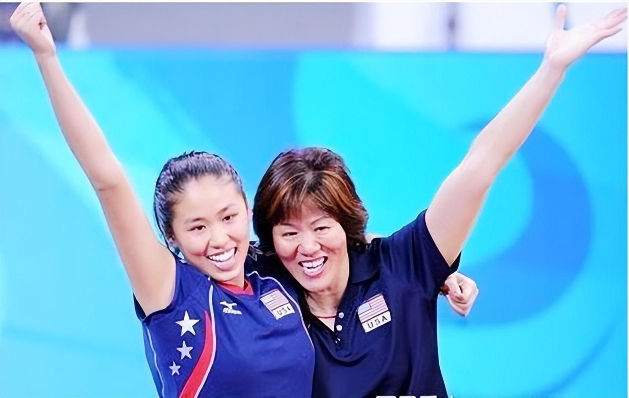 回顾郎平奥运会结束后回到美国晒全家合照30岁女儿笑容灿烂