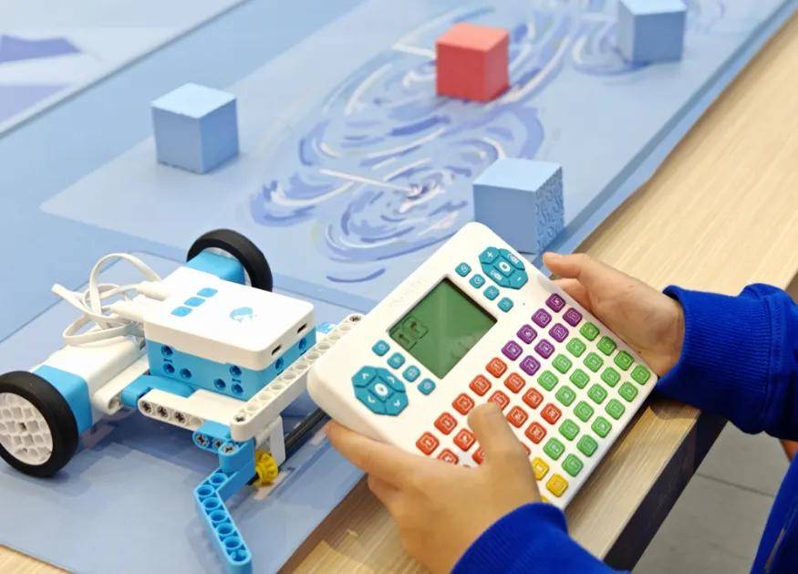 斯坦星球暑假班「大班」码力少年王,探索编程奥秘!