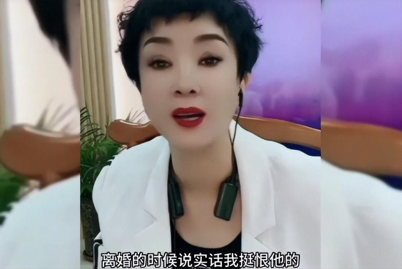 感情上的唐鉴军有过两段婚姻,第一任妻子是孙小雨,18岁的时候嫁给他