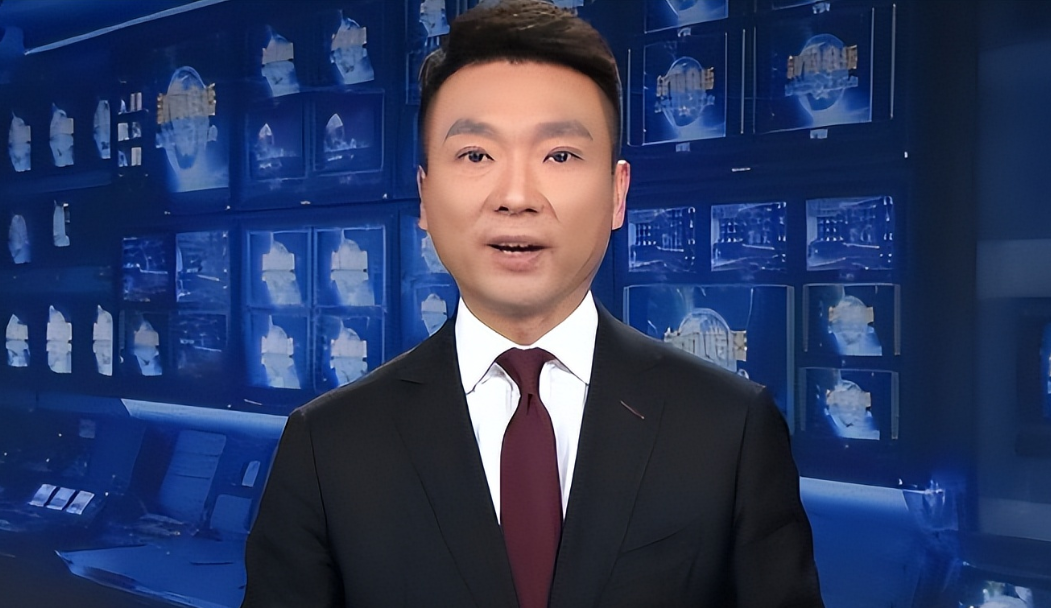 由他主持的《东方时空》《新闻联播》,春节晚会等备受观众的喜爱,有"