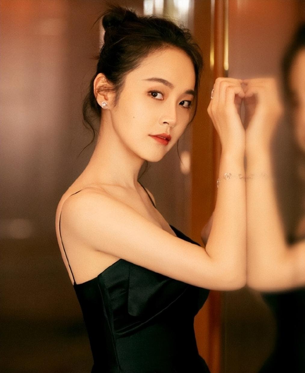 回顾三四十岁还能演学生只服这5位不用装嫩校服一穿灵气就来