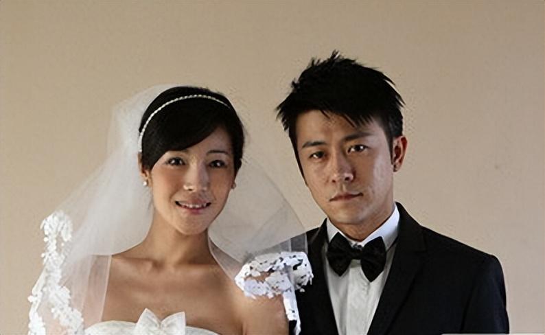 亲妈是导演干妈是导演20年都捧不红他却在娶妻改名后火了