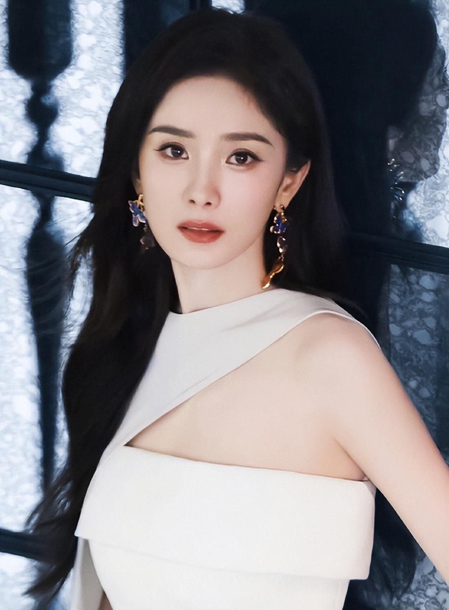 2011年时,杨幂出演了欢瑞出品的《宫》,拿到了空前盛况的收视率.