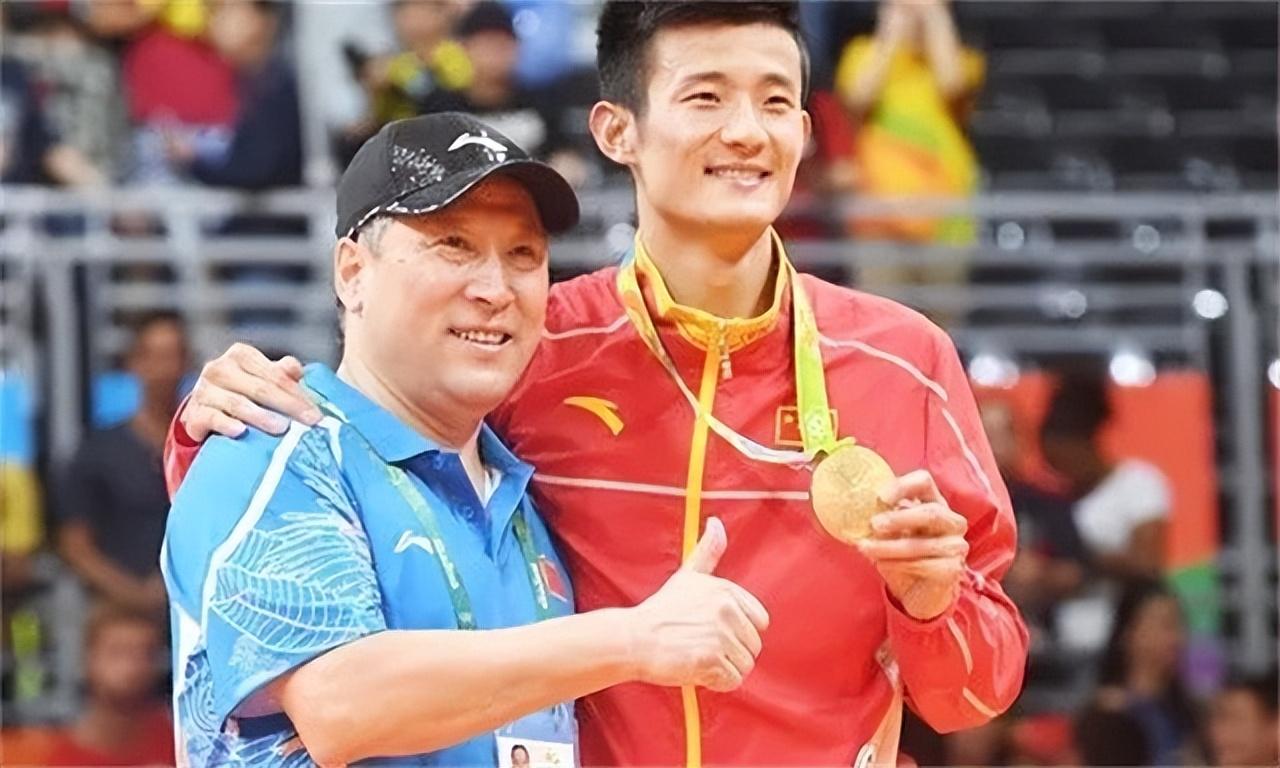 回顾李永波稳坐主教练位置24年今头发花白60岁为儿子奔波