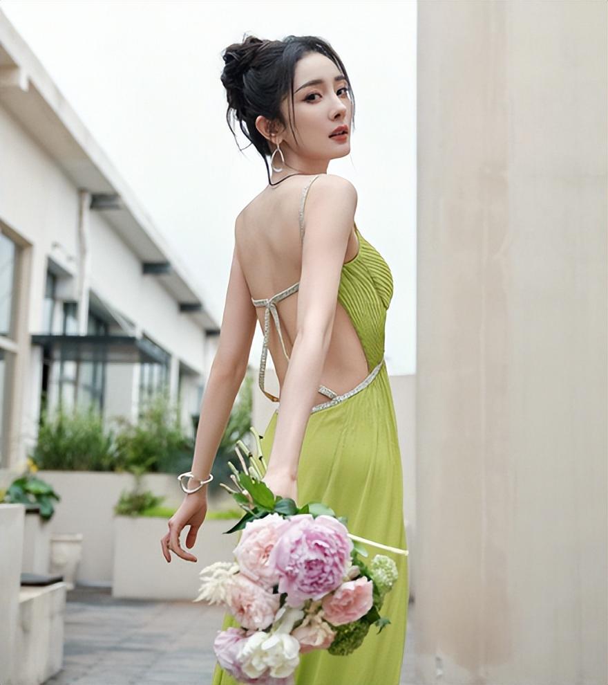 2011年时,杨幂出演了欢瑞出品的《宫》,拿到了空前盛况的收视率.