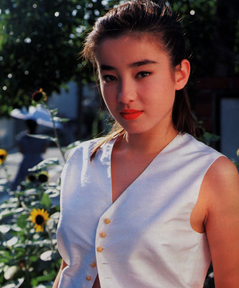 回顾其母亲为何要这么对待宫泽理惠如今她生活得怎么样了