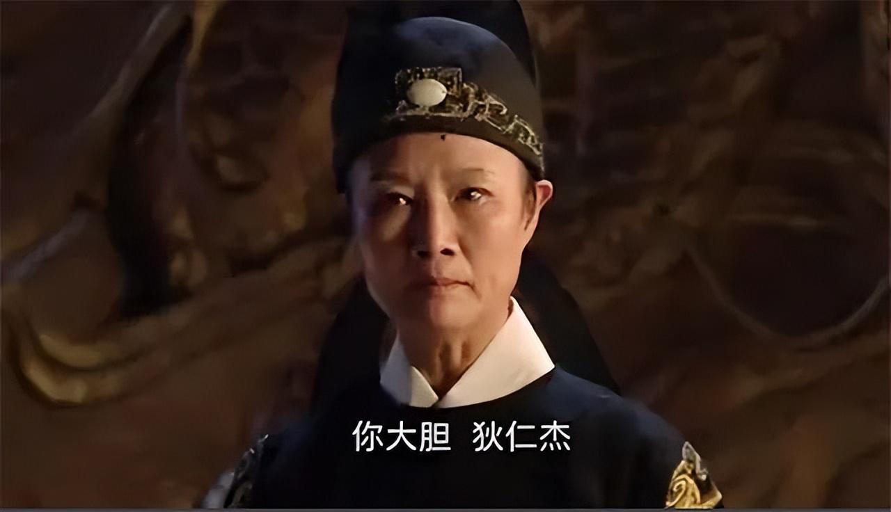 武则天比狄仁杰大上6岁,两个人都出生于初唐年间,前者是开国功臣的爱