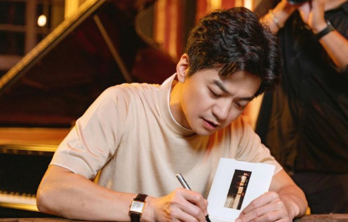 不生孩子李健结婚19年后与妻子的二人世界依旧很甜蜜