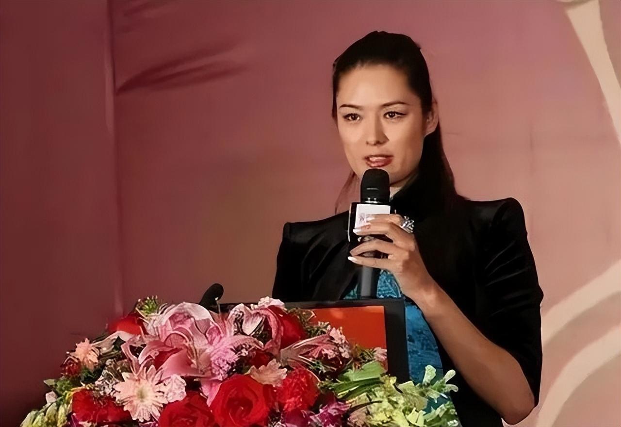 回顾郎昆春晚总导演出轨舞蹈演员52岁患脑瘤抛弃瘫痪小三