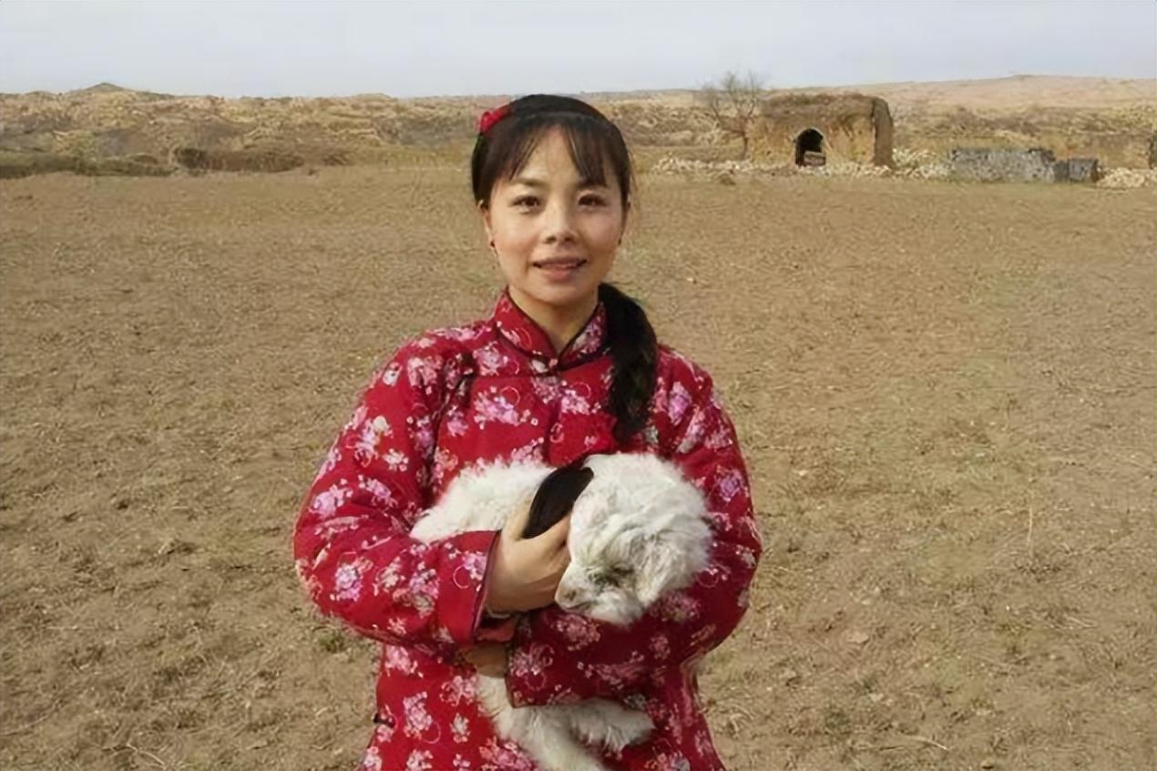 王二妮与阿宝传绯闻嫁农村小伙如今的她证实宋丹丹没说错