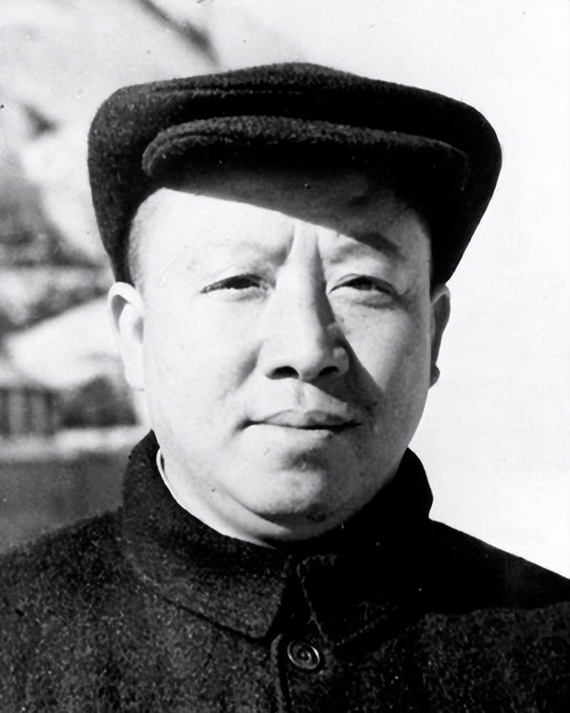 1946年叶挺遇难时飞机上还有三人职位在叶挺之上他们都是谁