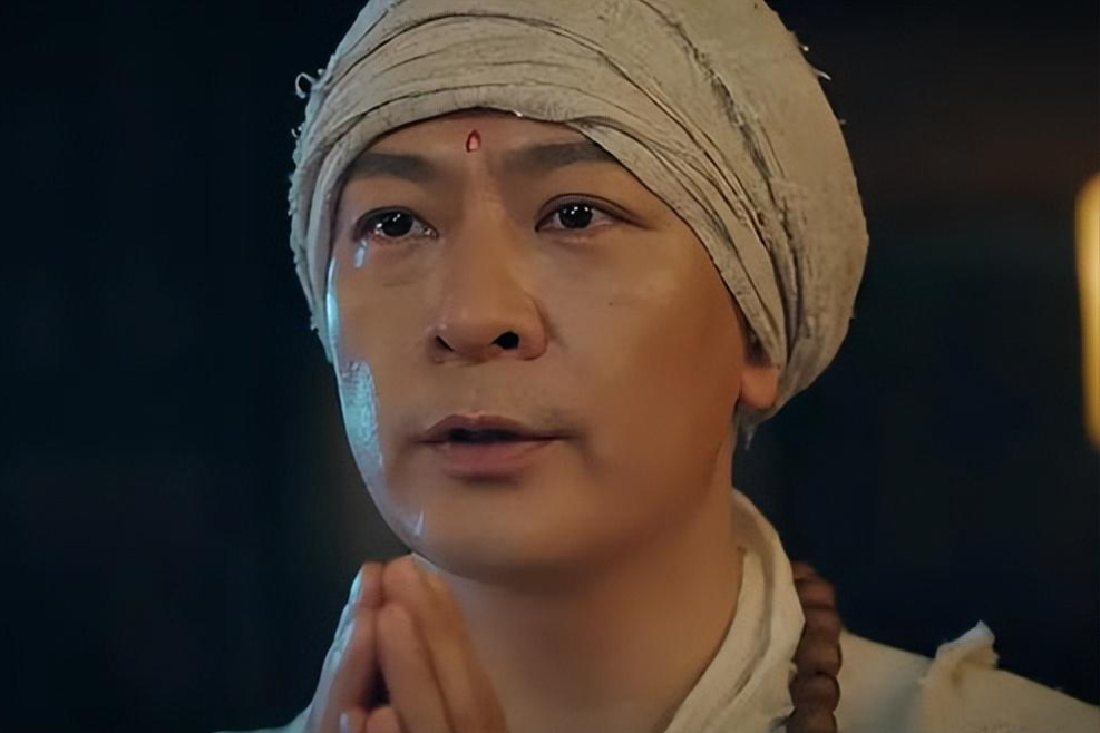 于毅出生在山东青岛.跟其他人比起来,于毅的演员之路可谓是一波三折.