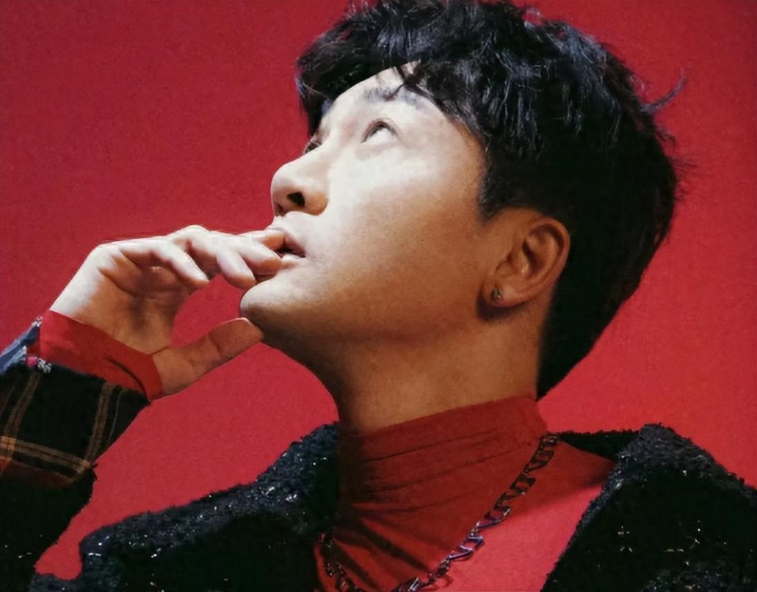 回顾表面上是端正男神其实鼻子歪斜这8位男星经不起细看