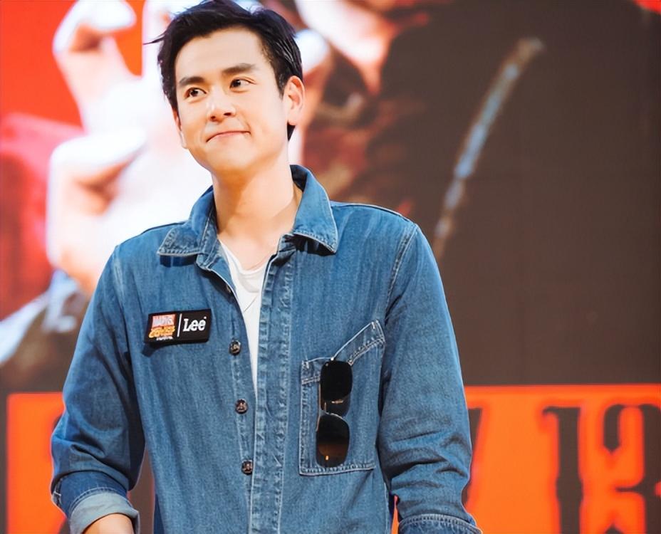 但男神也不是完美的,彭于晏的鼻子不算好看.