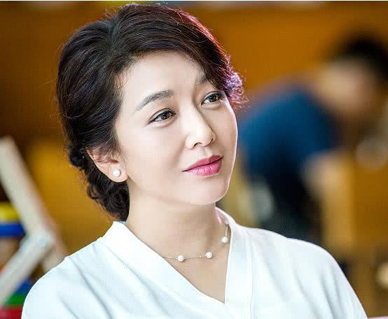 回顾江珊的女儿高亦心父亲高曙光再婚后我成为妈妈的避风港