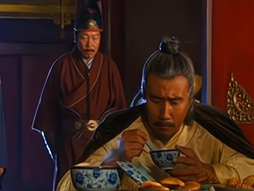 朱元璋半夜批奏折,婢女端来一碗热粥,朱元璋:粥可留,人斩了