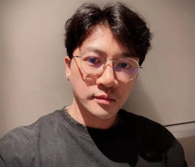 回顾表面上是端正男神其实鼻子歪斜这8位男星经不起细看