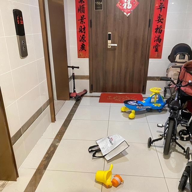 回顾楼上明明没有人活动为何天花板上会传来弹珠声结果很意外