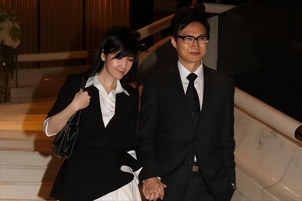 渣男始祖谭咏麟骗发妻丁克打胎小三却凭子上位拥亿万资产