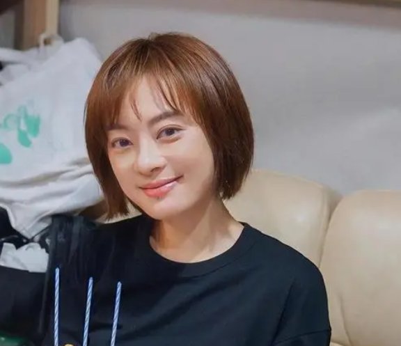 回顾孙俪怨恨父亲和继母无法割舍姐妹情谊泪水中与父亲和解