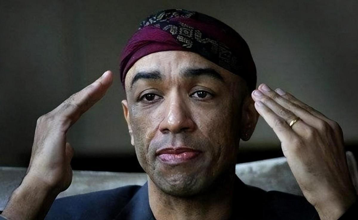 了解了马克过往经历的刘雪华与丈夫精神更近一步,夫妻二人坚定了凭