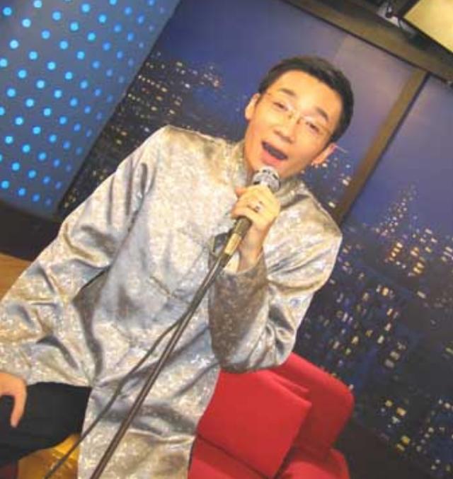 央视主持人高博娶同学为妻恩爱相伴二十载一家三口其乐融融