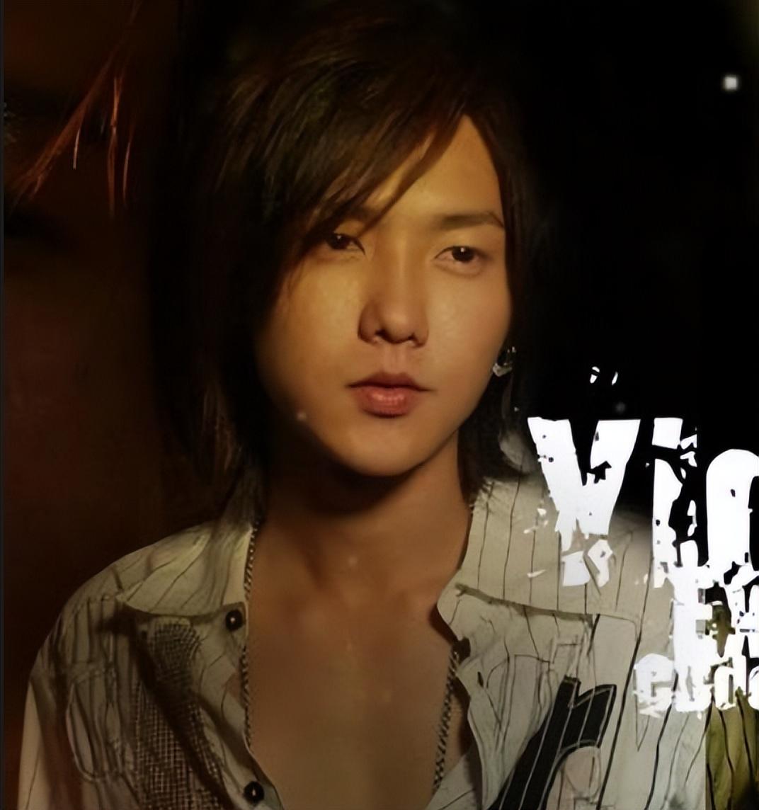 2005年有着"男版孙燕姿"之称的黄义达,凭借着一首《那女孩对我说》被