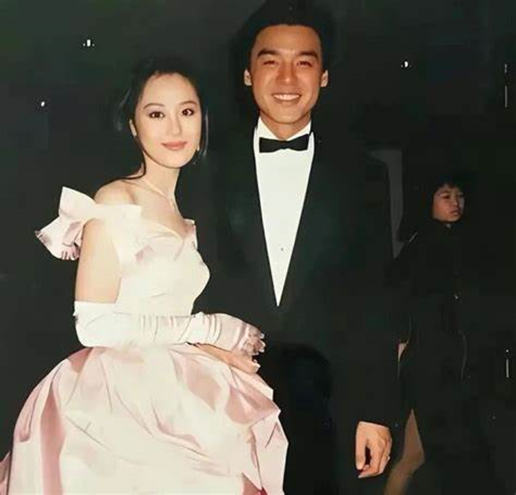 一场直播三个亿不要说章小蕙是败家前妻了