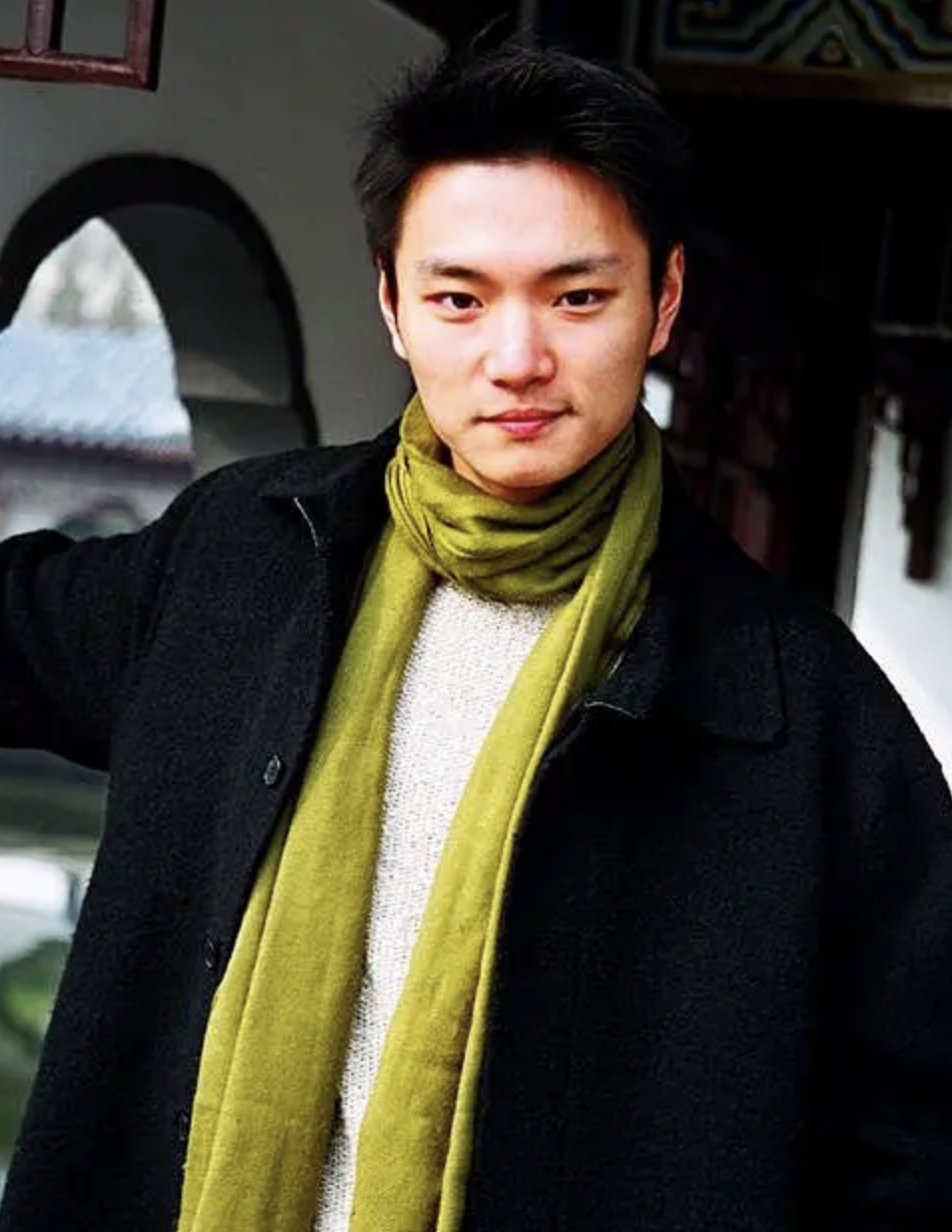 回顾演员赵鸿飞因一篇文章退圈消失了10年观众依旧盼他出现