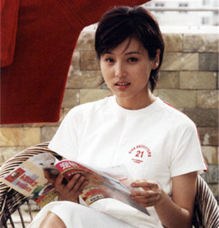 张延父亲早逝嫁大5岁香港演员生一女和丈夫拥有两个家