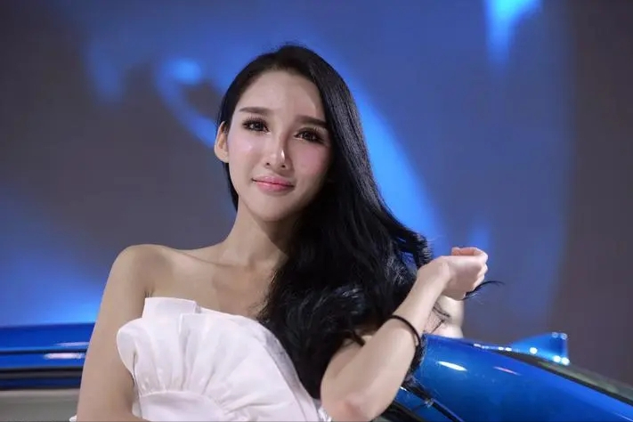 经过朋友的介绍,张超给自己起了一个"艺名",叫杨乐.