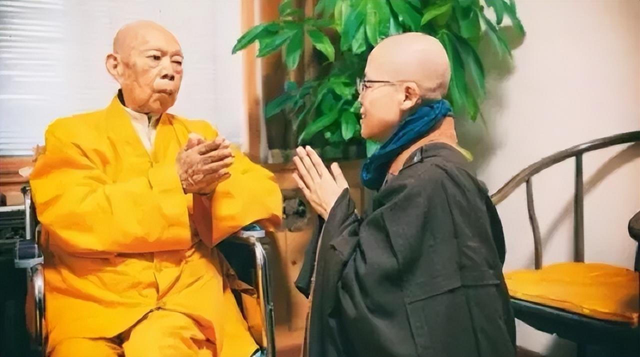 那天,一诚长老因为颈椎椎间盘突出,到养立法师所在的医院医治.
