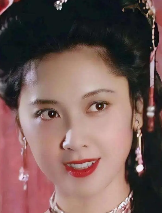 回顾朱琳72岁的她生活过成了如诗一般为什么她会选择丁克呢