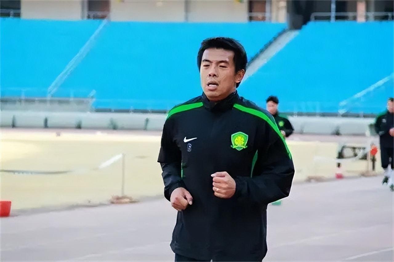 回顾国足徐亮28岁落选国家队退役后教学今投资海外生活滋润