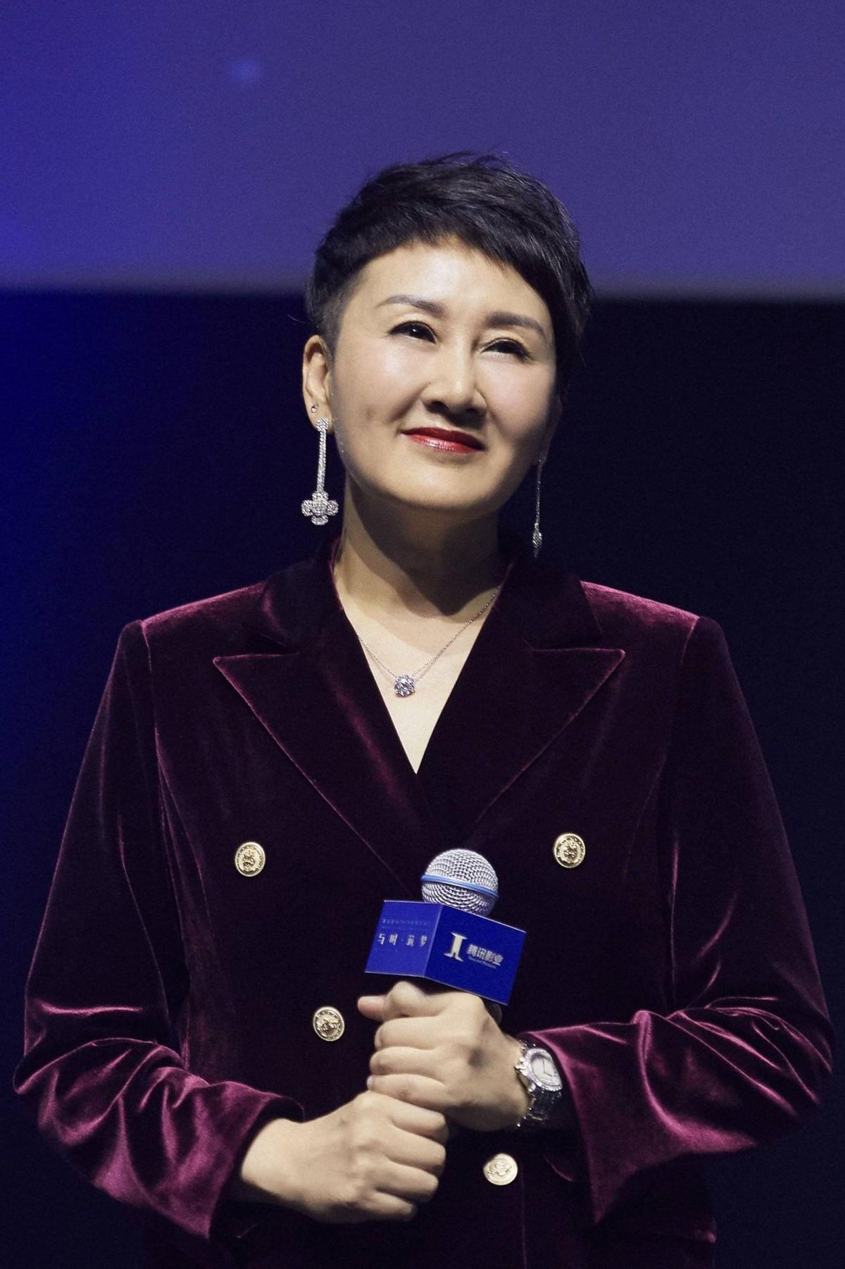 回顾事业巅峰时嫁人将作家丈夫培养成亿万富豪慧芳有多贤惠