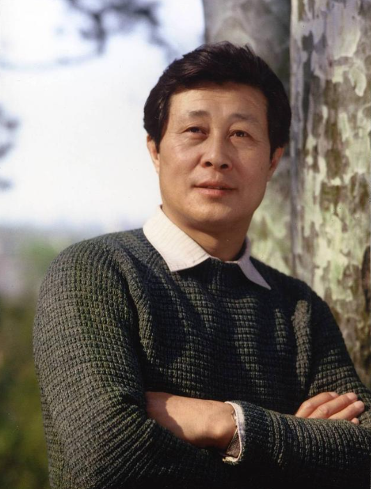 一代男神王心刚荣获三大终身成就奖却只愿做普通老头