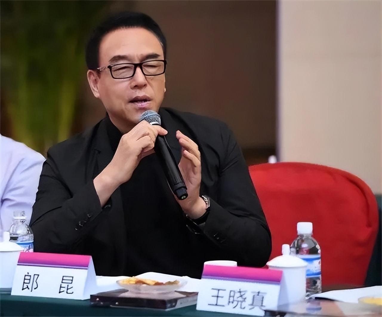 回顾郎昆春晚总导演出轨舞蹈演员52岁患脑瘤抛弃瘫痪小三