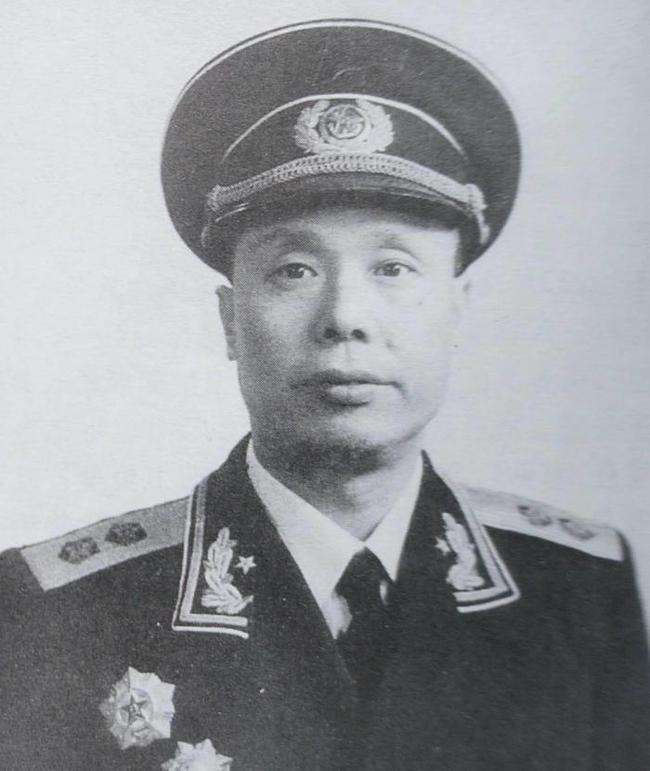 饶守坤是江西德兴人,红军长征之后,留守福建等地坚持游击战争,抗战